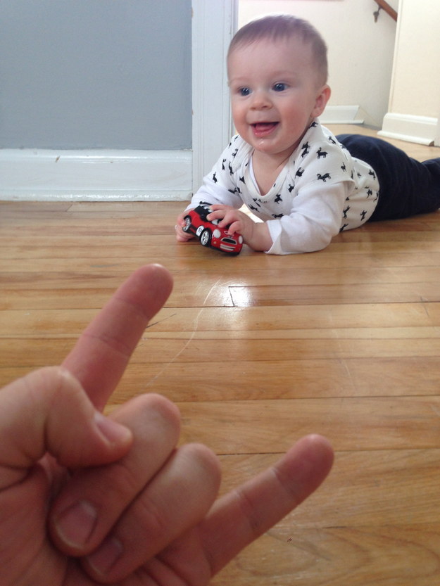 Папа металлист, фотограф Брайан Реда, Brian Reda, рок жест коза, ребенок возле медведя