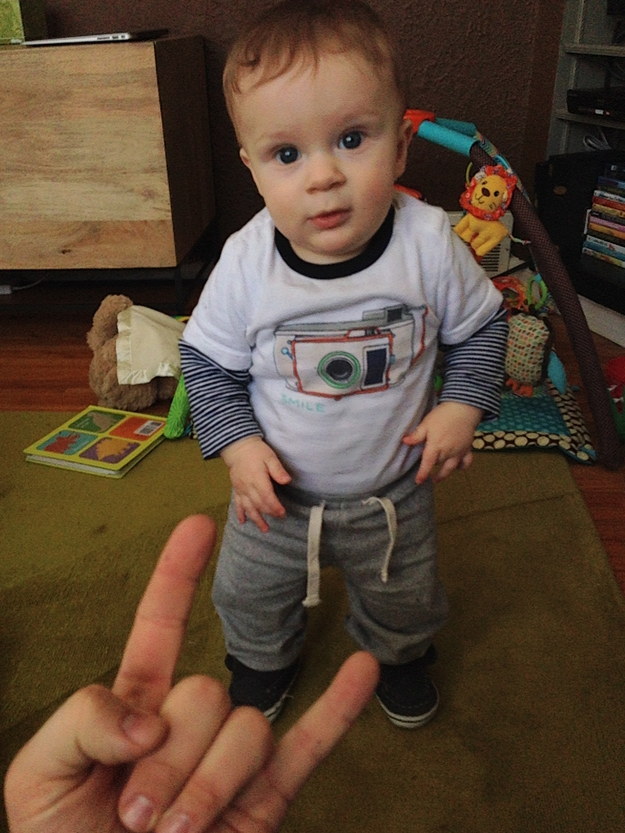 Папа металлист, фотограф Брайан Реда, Brian Reda, рок жест коза, ребенок возле медведя