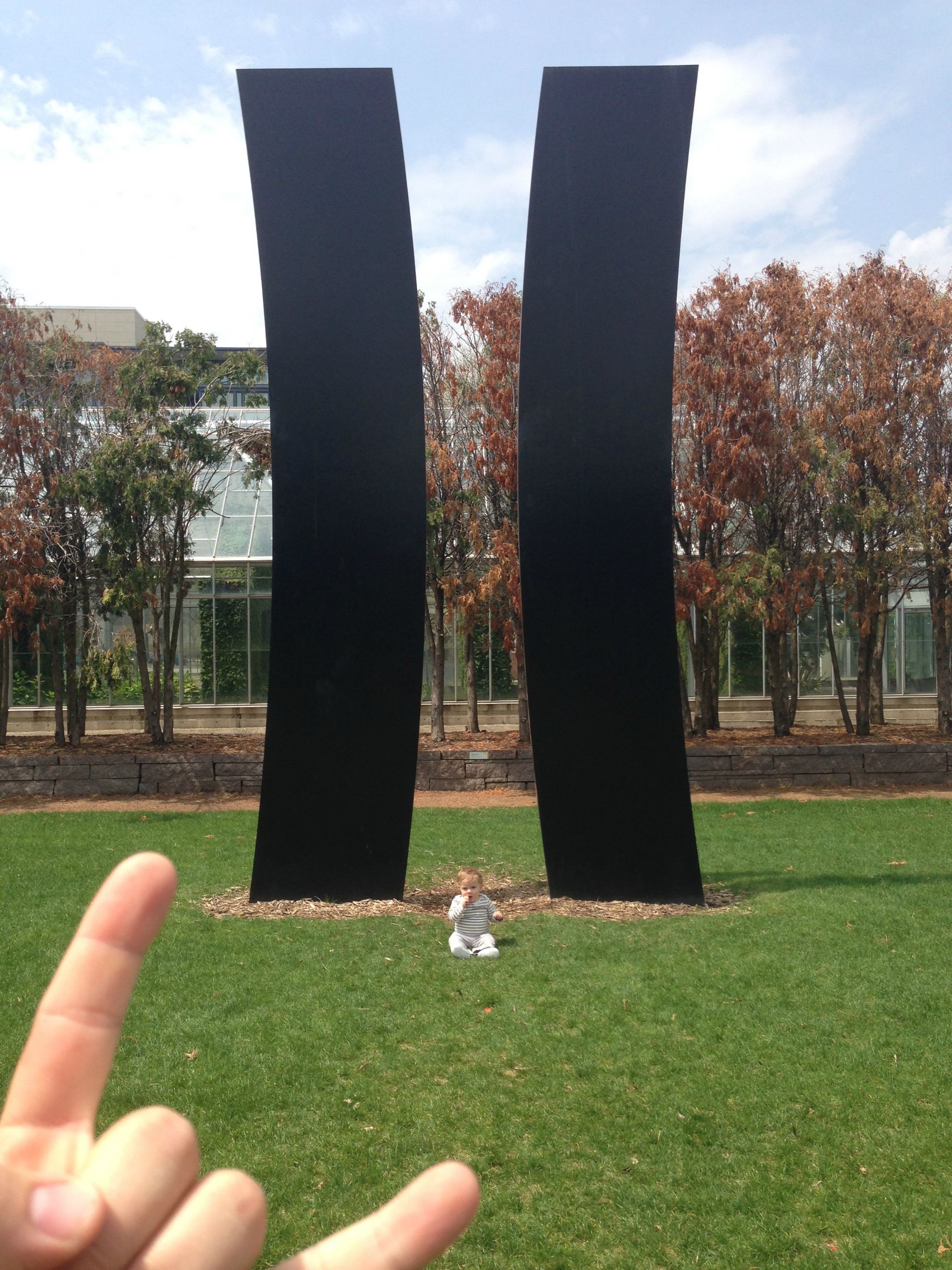 Папа металлист, фотограф Брайан Реда, Brian Reda, рок жест коза, ребенок возле медведя