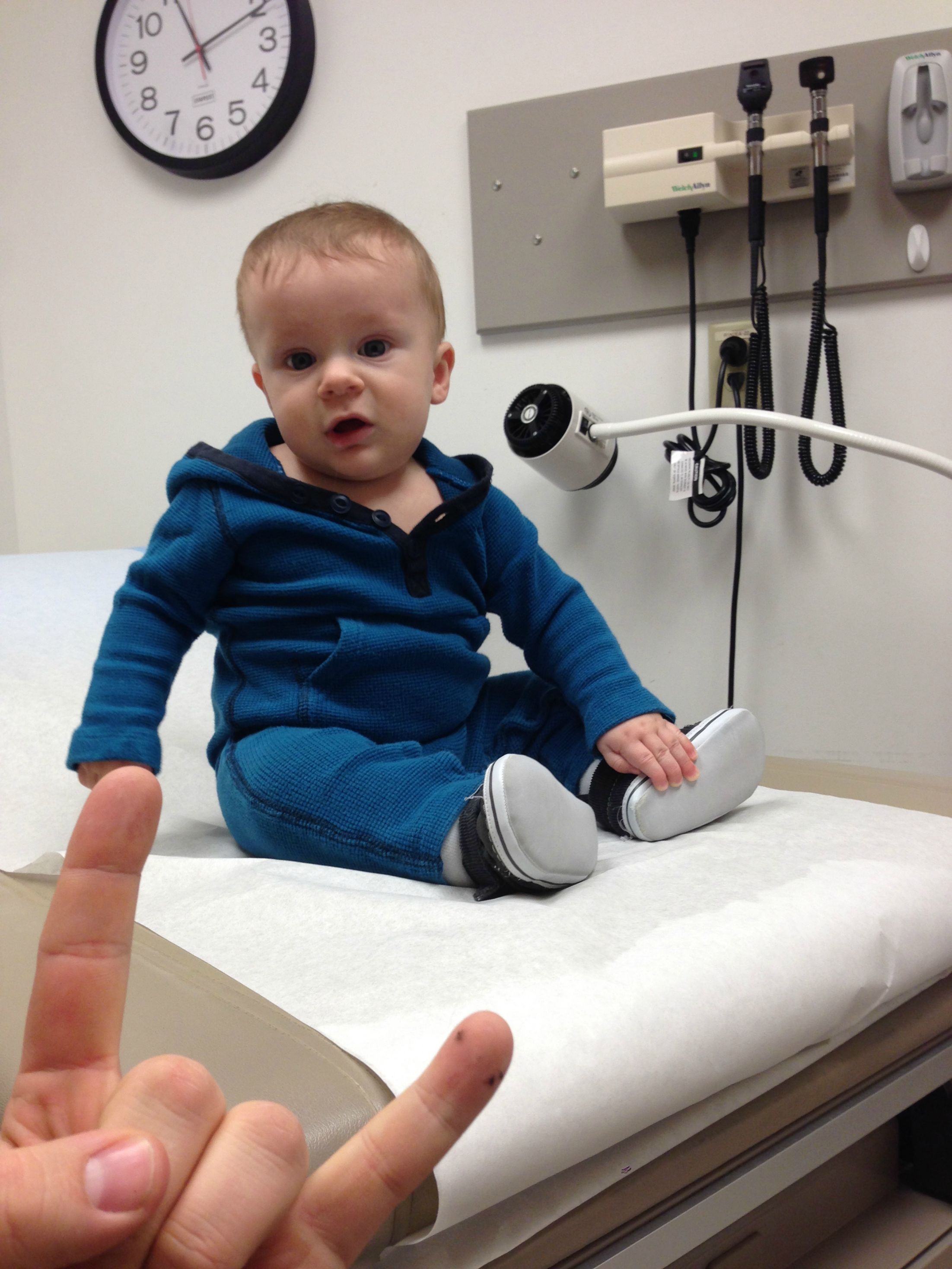 Папа металлист, фотограф Брайан Реда, Brian Reda, рок жест коза, ребенок возле медведя