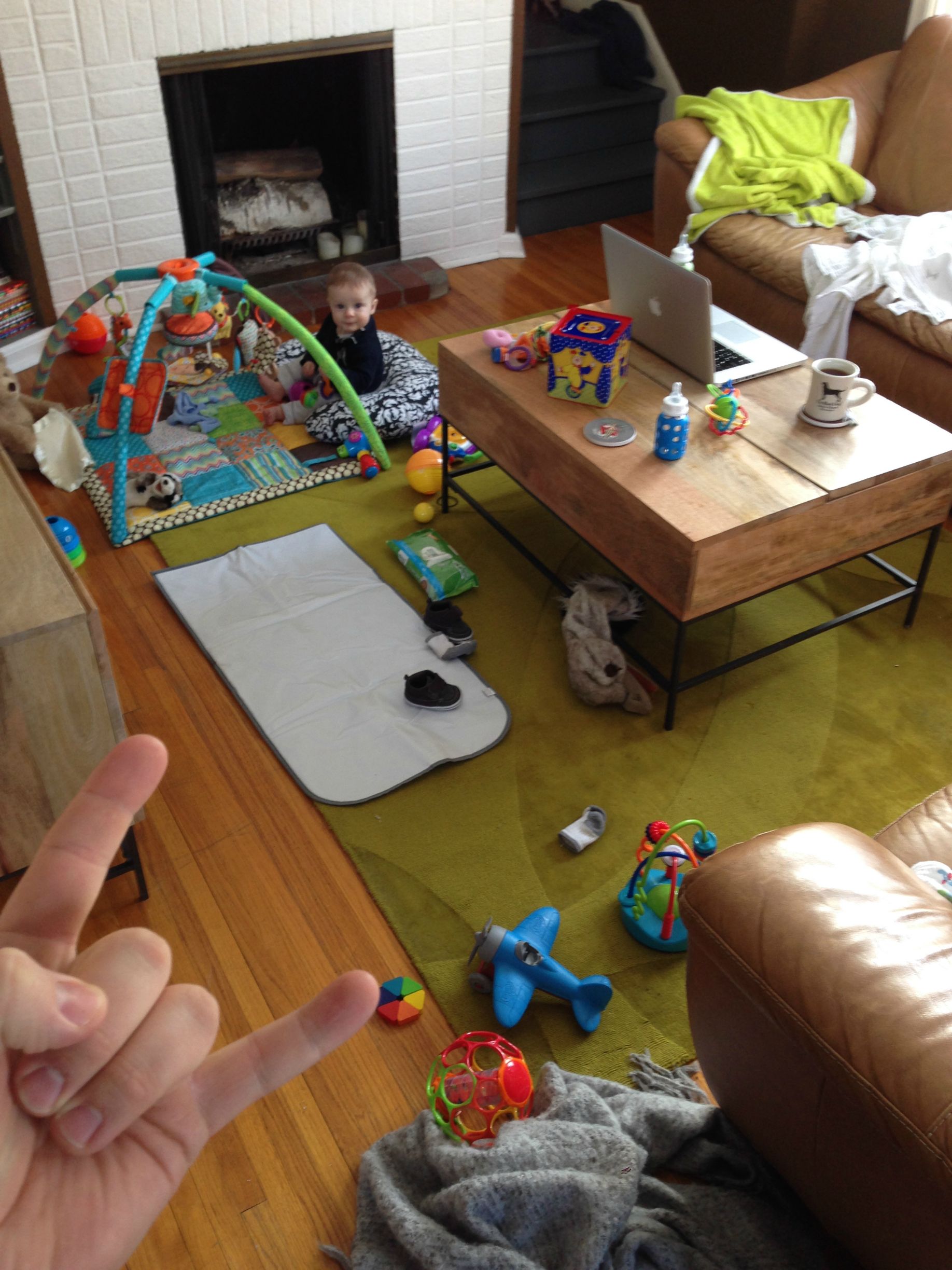 Папа металлист, фотограф Брайан Реда, Brian Reda, рок жест коза, ребенок возле медведя