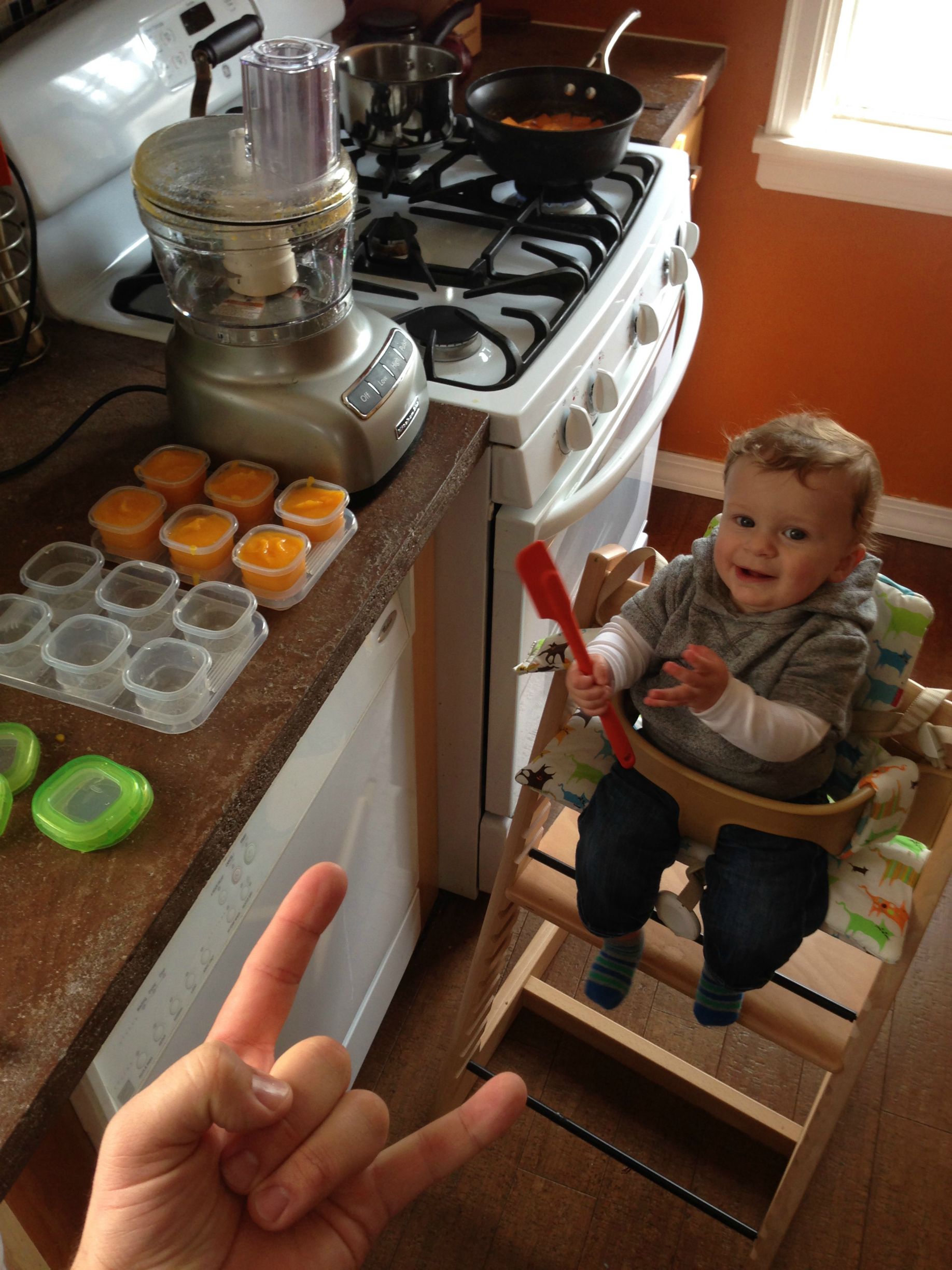 Папа металлист, фотограф Брайан Реда, Brian Reda, рок жест коза, ребенок возле медведя