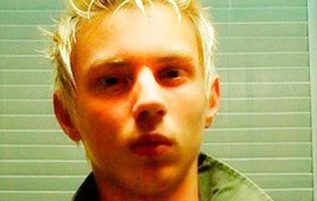 Парень прошел через 10 пластических операций, чтобы стать похожим на корейца парень пластические операции в корейца, парень стал похожим на корейца, пластика чтобы стать корейцем