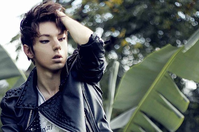 Парень прошел через 10 пластических операций, чтобы стать похожим на корейца парень пластические операции в корейца, парень стал похожим на корейца, пластика чтобы стать корейцем