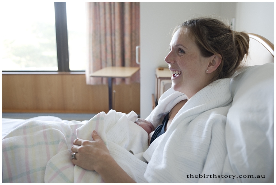 Женщина родила ребенка в машине по дороге в больницу Коринн Синэйтл, Corinne Cinatl, родила ребенка в машине, фотограф Бреанна Гравенер, Breanna Gravener