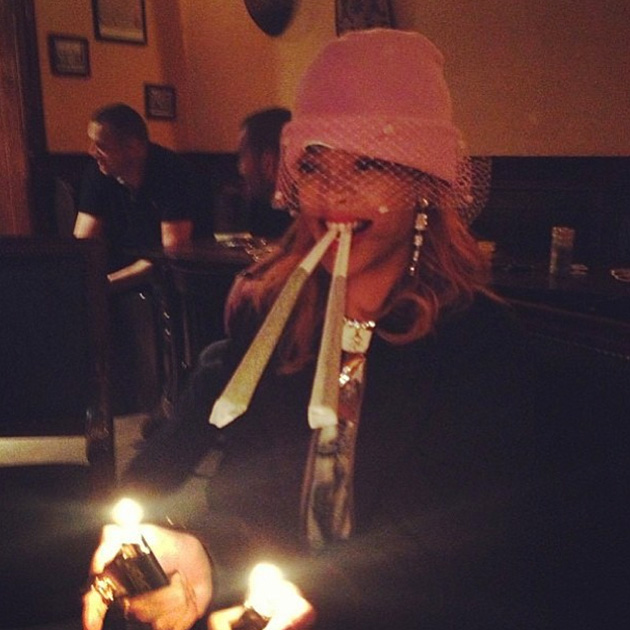 Неуместные снимки звёзд, выложенные ими в Инстаграм неуместные фото звёзд, нелепые фотографии звёзд