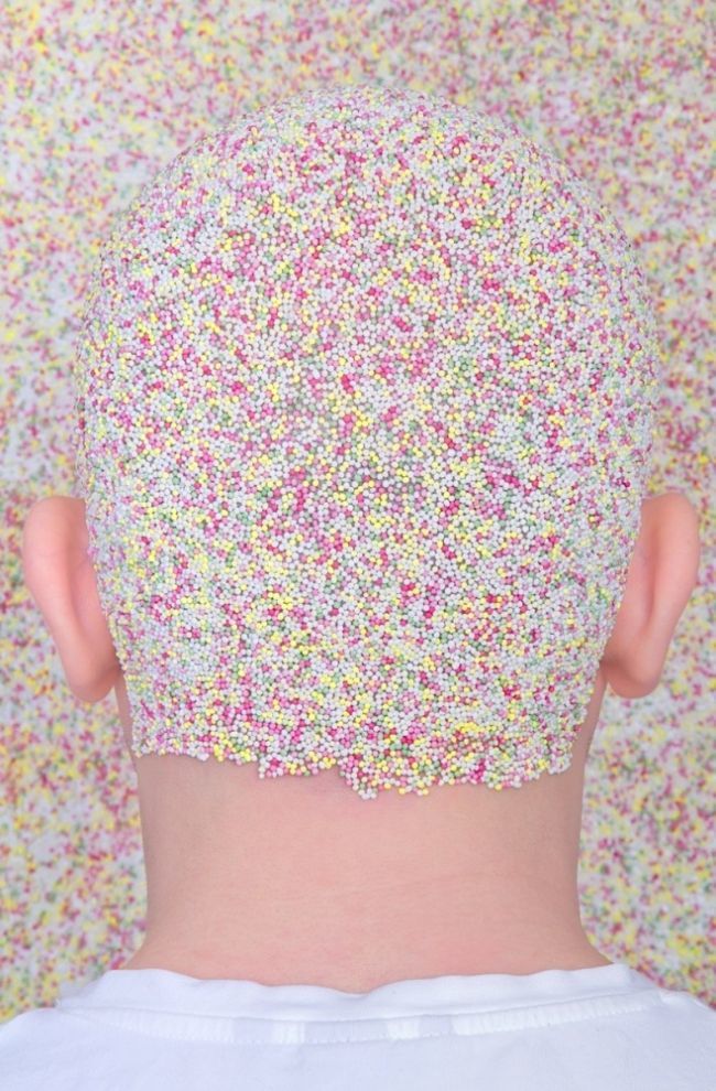 Филип Левин, Philip Levine, художник рисует на лысине