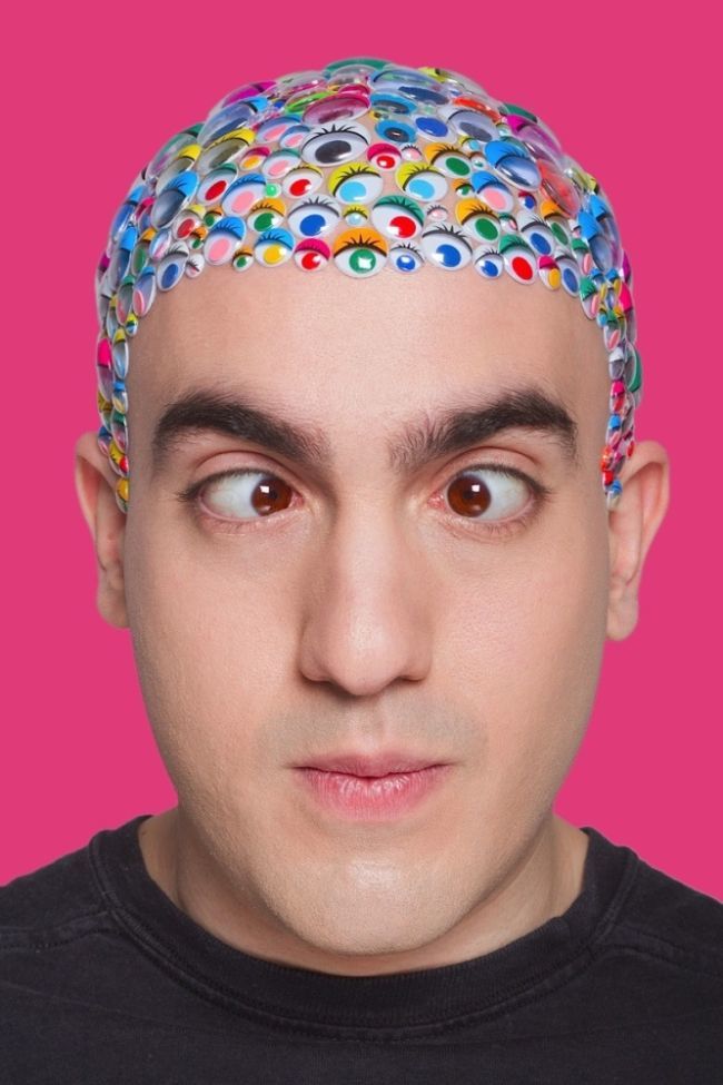 Филип Левин, Philip Levine, художник рисует на лысине