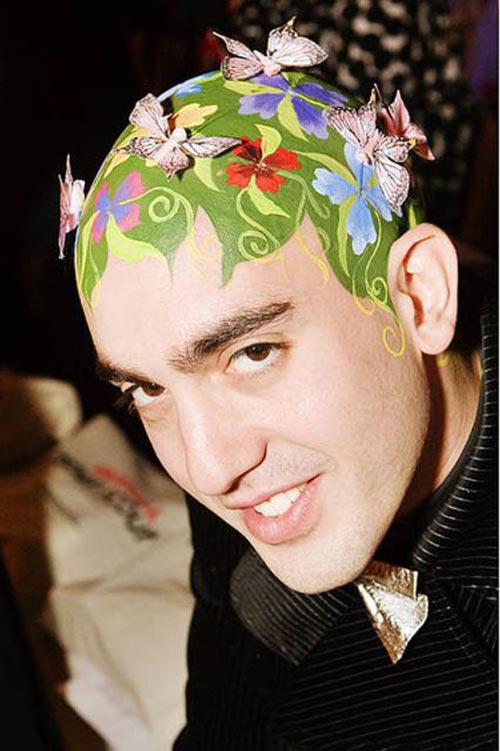 Филип Левин, Philip Levine, художник рисует на лысине