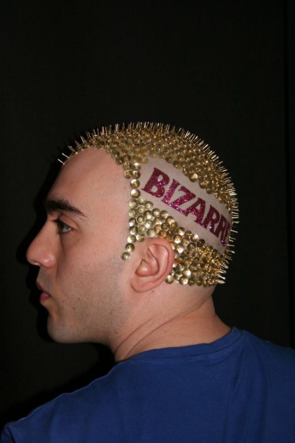 Филип Левин, Philip Levine, художник рисует на лысине