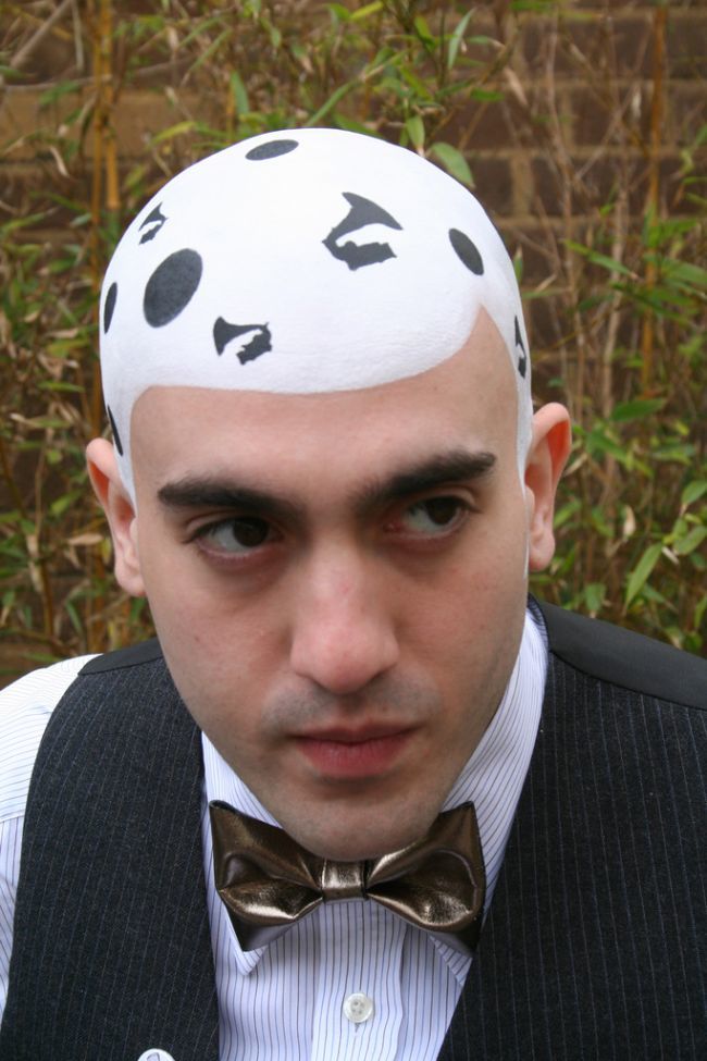 Филип Левин, Philip Levine, художник рисует на лысине