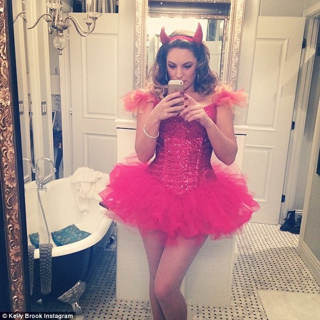 хэллоуин 2014, halloween 2014, костюмы звёзд на Хэллоуин