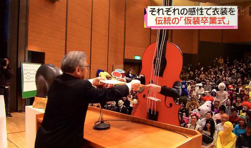 Сумасшедшие, костюмы, японских студентов, на вручении дипломов колледжа