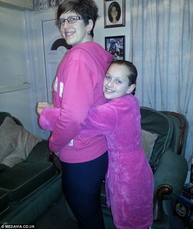 женщина похудела, объятия дочери, тест на объятия