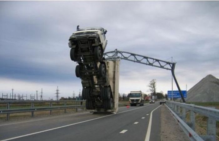 несчастные случаи на дорогах, необъяснимая авария, странные аварии машины