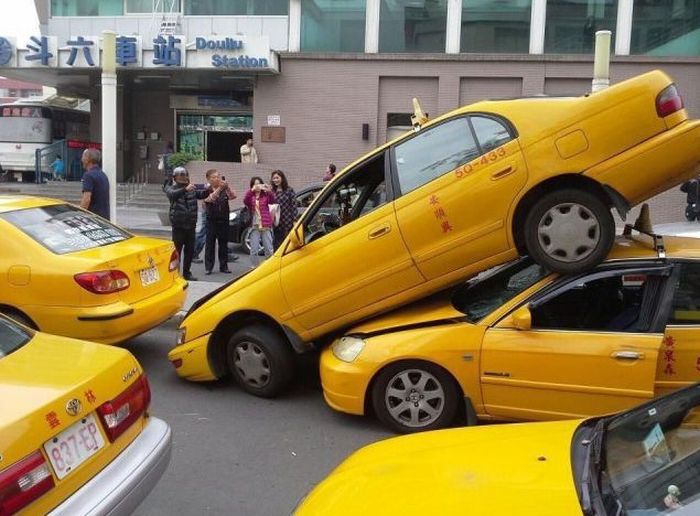 несчастные случаи на дорогах, необъяснимая авария, странные аварии машины