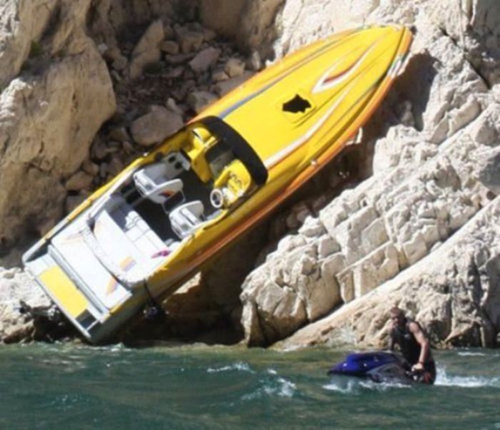 несчастные случаи на дорогах, необъяснимая авария, странные аварии машины