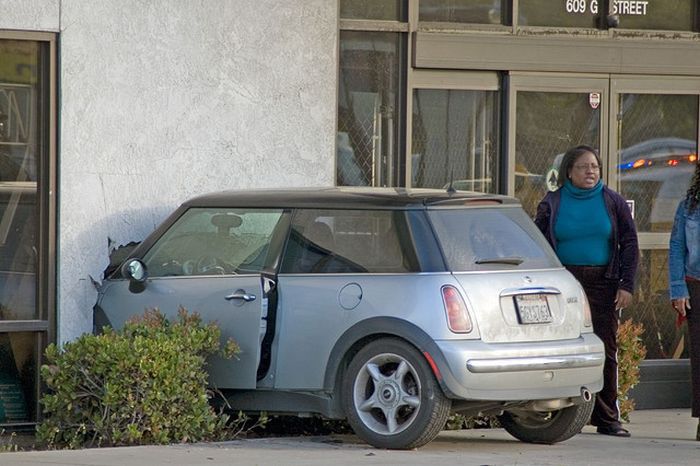 несчастные случаи на дорогах, необъяснимая авария, странные аварии машины