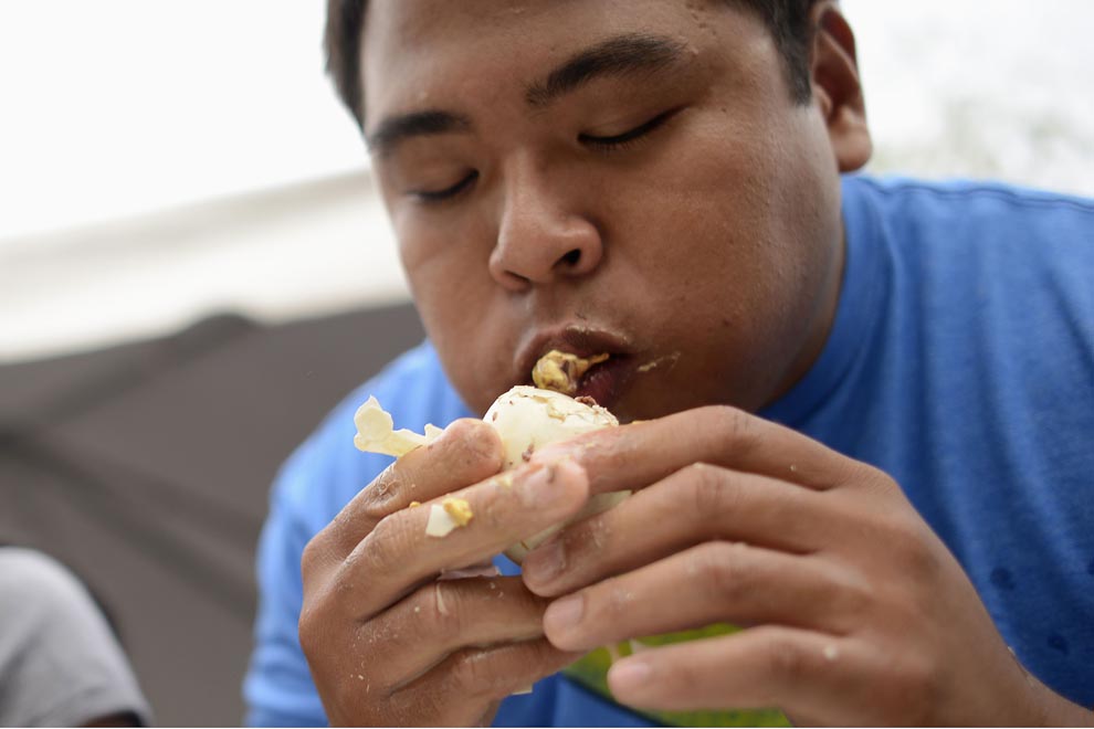 balut eating contest NYC, балут, утиные эмбрионы