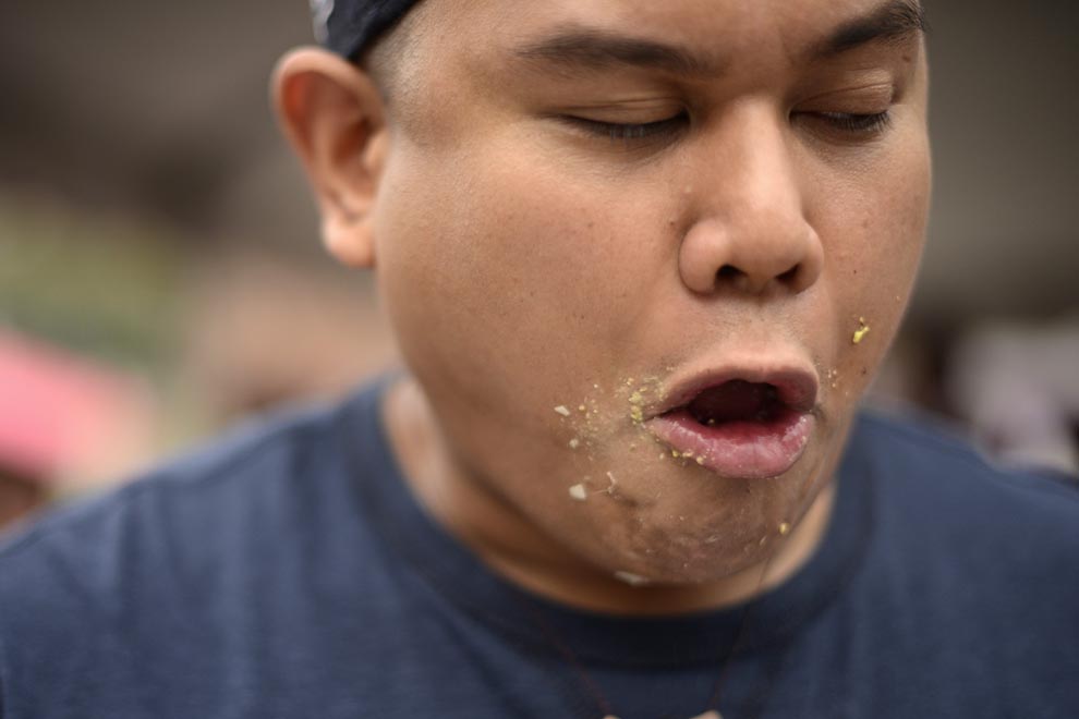 balut eating contest NYC, балут, утиные эмбрионы