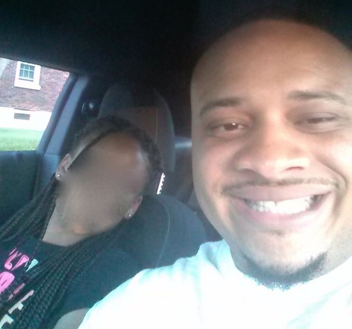 Папа заставляет свою 10-летнюю дочь одеваться по возрасту, заметив, что она выдает себя за подростка в интернете заставил свою дочь одеваться по возрасту, заметил что 10-летняя дочь выдает себя за подростка, высокая дочь выдавала себя за подростка, Кевин Джонс, Kevin Jones