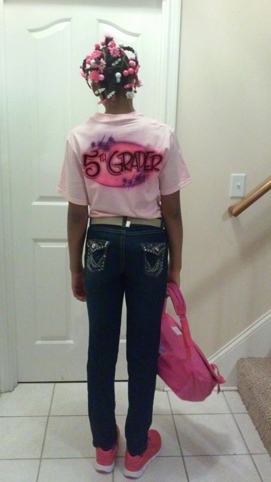 Папа заставляет свою 10-летнюю дочь одеваться по возрасту, заметив, что она выдает себя за подростка в интернете заставил свою дочь одеваться по возрасту, заметил что 10-летняя дочь выдает себя за подростка, высокая дочь выдавала себя за подростка, Кевин Джонс, Kevin Jones