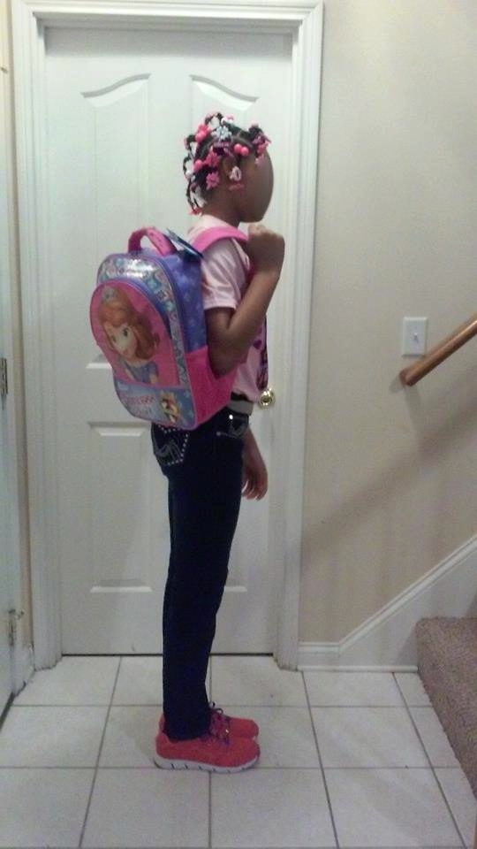 Папа заставляет свою 10-летнюю дочь одеваться по возрасту, заметив, что она выдает себя за подростка в интернете заставил свою дочь одеваться по возрасту, заметил что 10-летняя дочь выдает себя за подростка, высокая дочь выдавала себя за подростка, Кевин Джонс, Kevin Jones