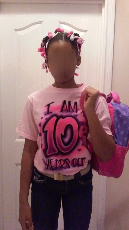 Папа заставляет свою 10-летнюю дочь одеваться по возрасту, заметив, что она выдает себя за подростка в интернете заставил свою дочь одеваться по возрасту, заметил что 10-летняя дочь выдает себя за подростка, высокая дочь выдавала себя за подростка, Кевин Джонс, Kevin Jones