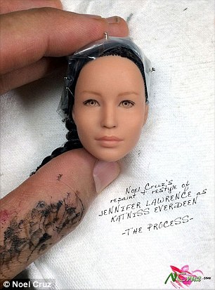 превратил Барби в Китнисс Эвердин, превратил Барби в Дженнифер Лоуренс, Ноэль Круз, Noel Cruz