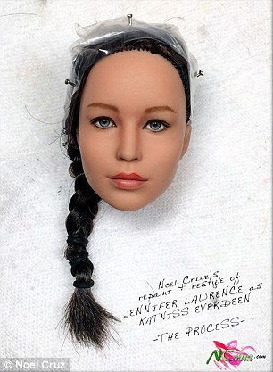 превратил Барби в Китнисс Эвердин, превратил Барби в Дженнифер Лоуренс, Ноэль Круз, Noel Cruz