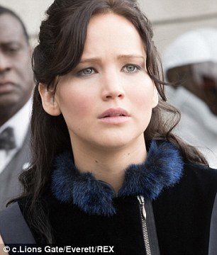 превратил Барби в Китнисс Эвердин, превратил Барби в Дженнифер Лоуренс, Ноэль Круз, Noel Cruz