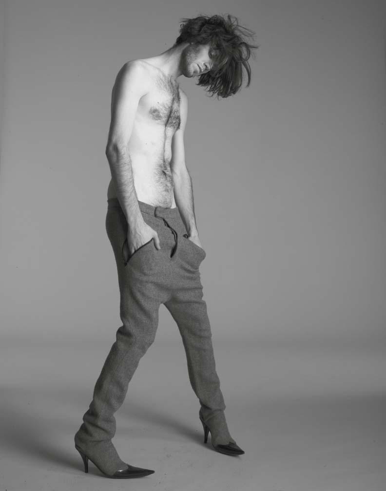 Мужчины на  каблуках, высокие каблуки,тенденция в моде