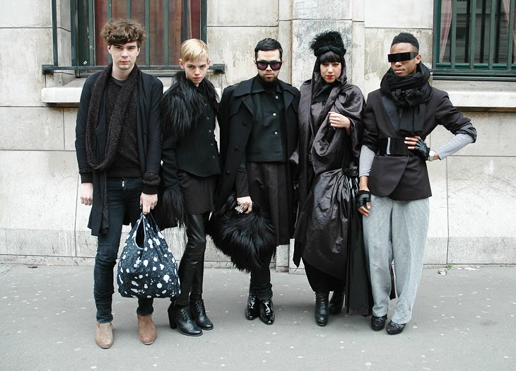 Мужчины на  каблуках, высокие каблуки,тенденция в моде