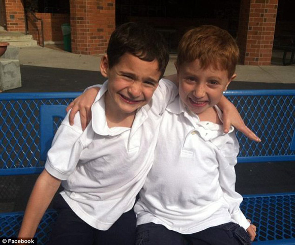 мальчик собрал 750 000,лечение лучшего друга, Dylan Siegel, Jonah Pournazarian, Chocolate bar