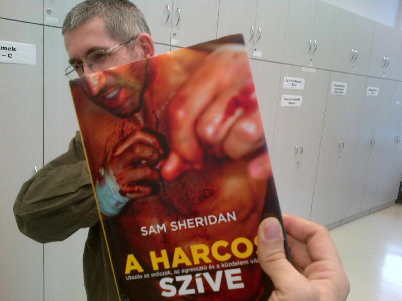 Библиотекари Венгрии обложки, приколы с обложками книг, обложки вместо лиц