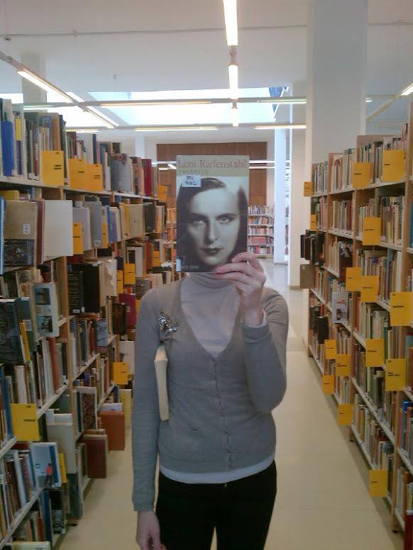 Библиотекари Венгрии обложки, приколы с обложками книг, обложки вместо лиц