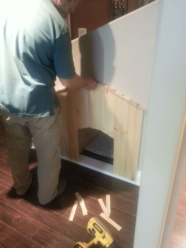 конура у себя дома, домик для собаки, своими руками, будка для собаки дома