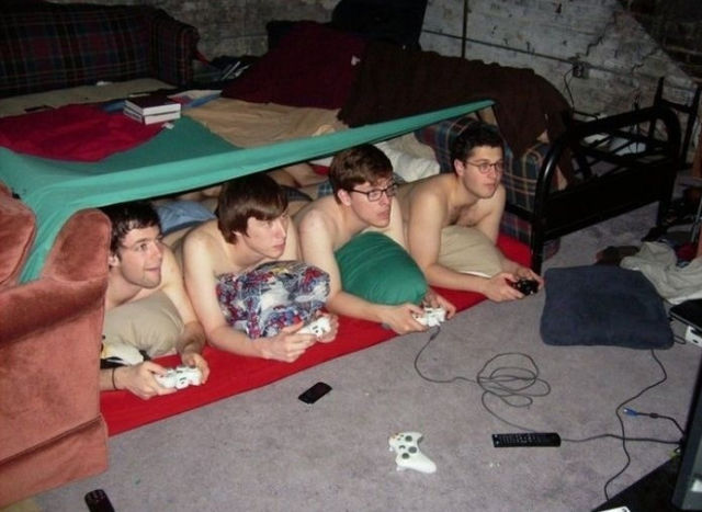 Странные снимки, фотографии не поддающиеся объяснению, странные смешные люди