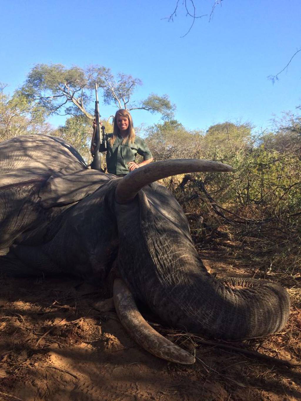 Жестокое хобби кровожадной болельщицы Кендалл Джонс Kendall Jones Кендалл Джонс, Жестокое хобби Кендалл Джонс