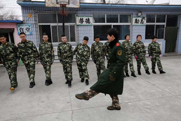 Как в Китае борются с интернет-зависимостью борьба с интернет зависимостью Китай, лагеря центры для лечения интернет зависимости