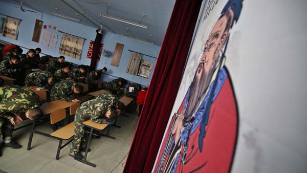 Как в Китае борются с интернет-зависимостью борьба с интернет зависимостью Китай, лагеря центры для лечения интернет зависимости