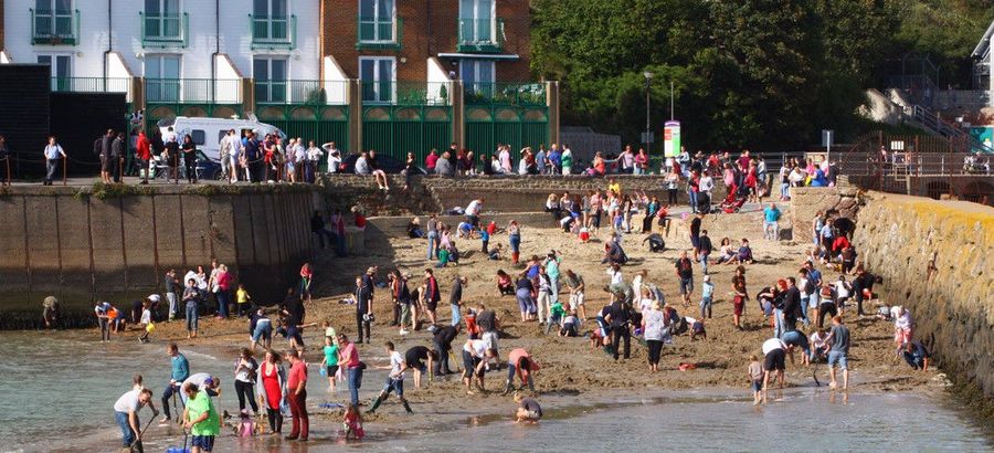 Художник закопал на пляже слитки золота, выкопать которые мог каждый Художник закопал на пляже слитки золота, Майкл Сэйлсторфер, Michael Sailstorfer