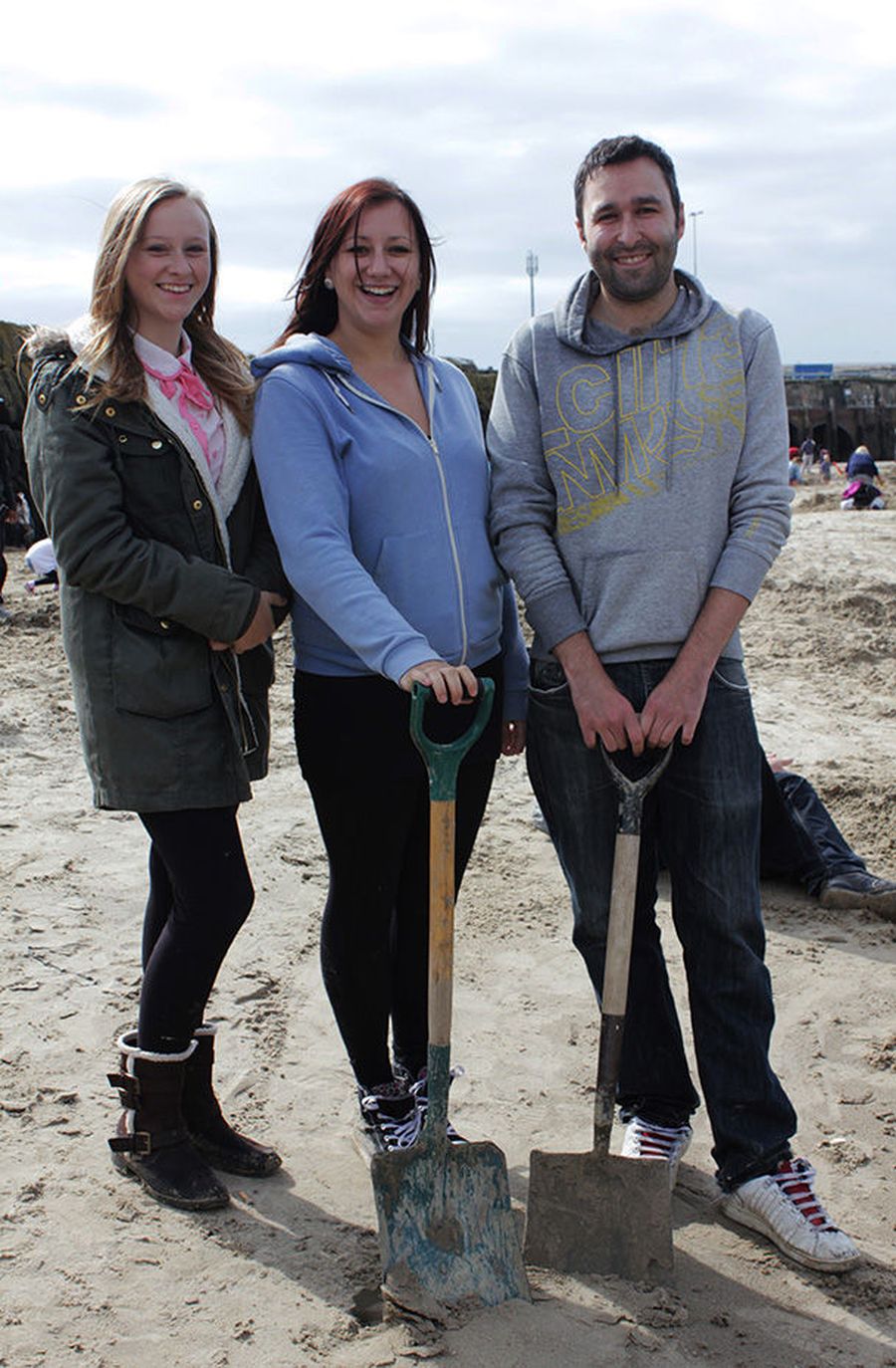 Художник закопал на пляже слитки золота, выкопать которые мог каждый Художник закопал на пляже слитки золота, Майкл Сэйлсторфер, Michael Sailstorfer