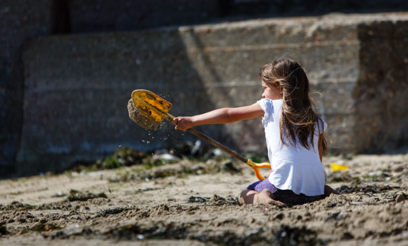Художник закопал на пляже слитки золота, выкопать которые мог каждый Художник закопал на пляже слитки золота, Майкл Сэйлсторфер, Michael Sailstorfer