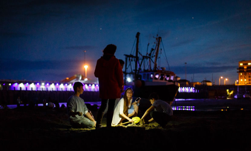 Художник закопал на пляже слитки золота, выкопать которые мог каждый Художник закопал на пляже слитки золота, Майкл Сэйлсторфер, Michael Sailstorfer