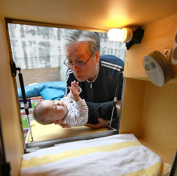 Боксы, коробки, для спасения детей, младенцев, новорожденных,в Южной Корее, Сеул,пастор, Ли Чон-рак, Lee Jong-rak