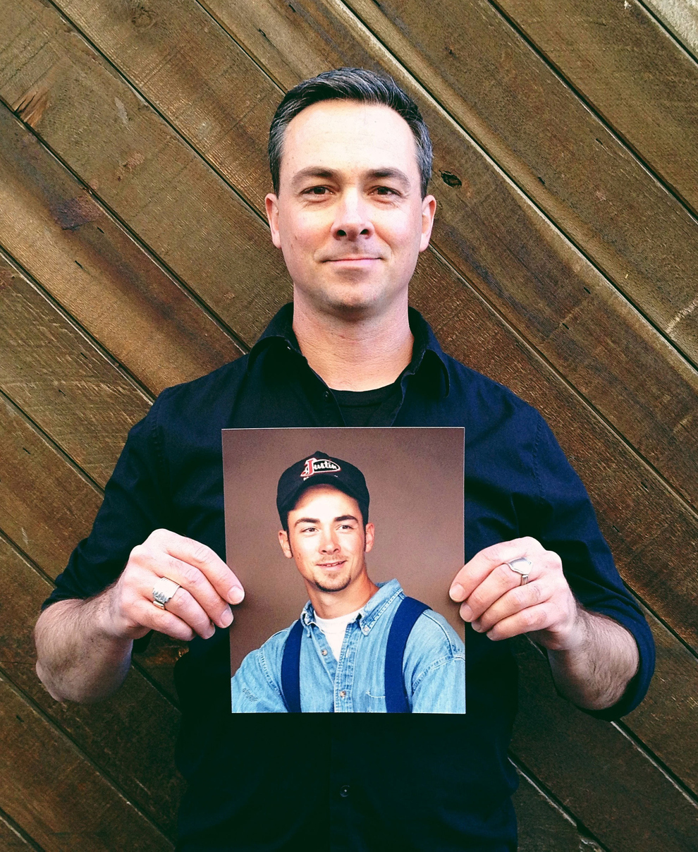 Проект неловкие годы. Люди, позирующие со своими детскими фотографиями Проект неловкие годы, The Awkward years project, фотограф, Мерили Оллред, Merilee Allred, взрослые, с детскими фотографиями