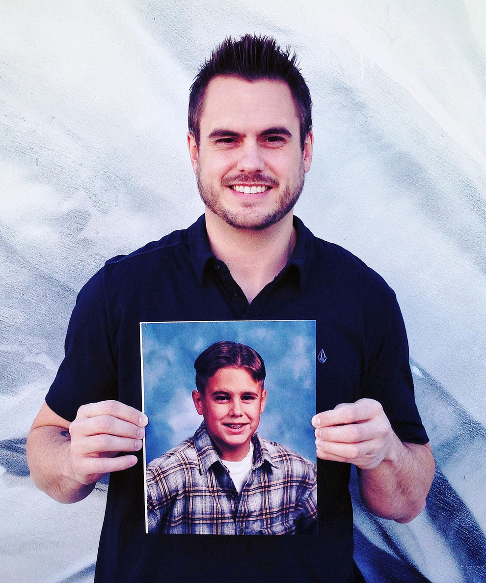 Проект неловкие годы. Люди, позирующие со своими детскими фотографиями Проект неловкие годы, The Awkward years project, фотограф, Мерили Оллред, Merilee Allred, взрослые, с детскими фотографиями