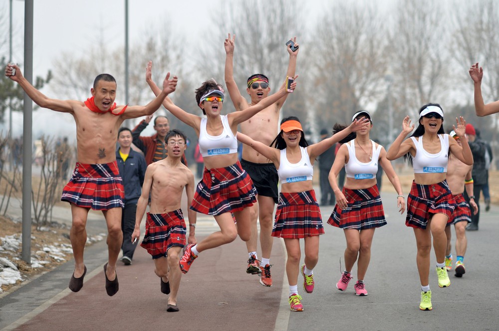 Беременная китаянка,, на полуголом ,марафоне, Undie Run