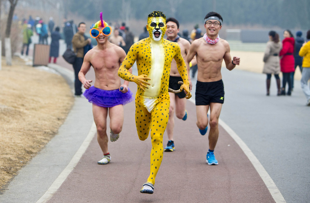 Беременная китаянка,, на полуголом ,марафоне, Undie Run